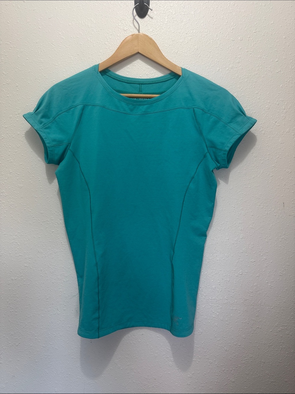 Arc’Teryx Women’s Short Sleeve Crew Neck Top in Teal, Size S